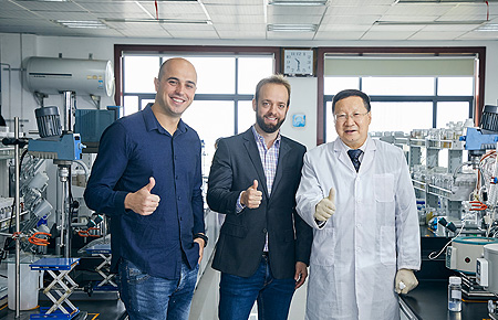 ���������ͻ�һ�ߵ�Ѹ��ǰ����֯������������ʵ�ֿͻ�����24Сʱ������Ӧ����������������