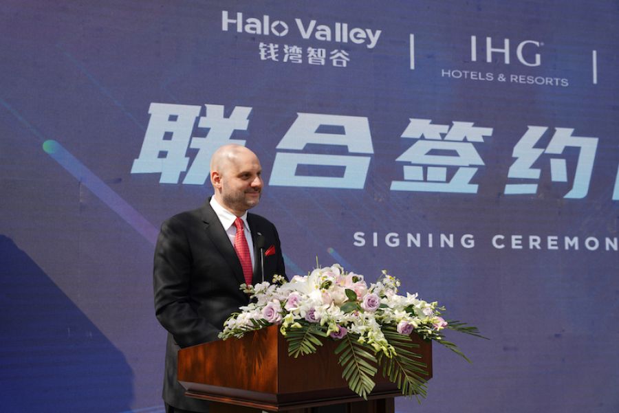 �޼ʻ�������Ӫ���ܲ�Benjamin Zahn���������޼��ùݼ�holiday inn����.JPG